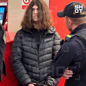 16-летний парень, который поджёг кинозал в ТЦ в Москве, заявил, что стал жертвой мошенников: подросток утверждает, что познакомился в соцсетях с девушкой, а потом с ним якобы связался правоохранитель и заявил, что тот...