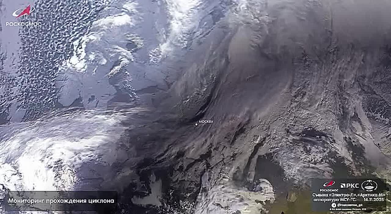 "Роскосмос" показал, как выглядел из космоса циклон, который принес в Москву первый снег