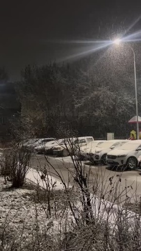 Первый снег засыпает Москву