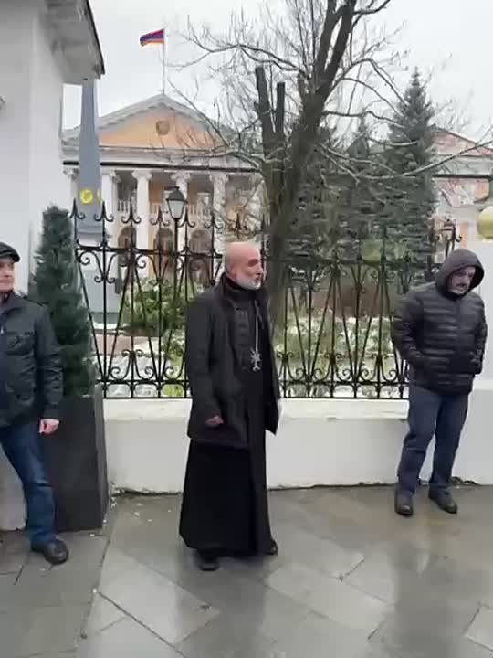 Армянская церковь в России выступила против действий Еревана