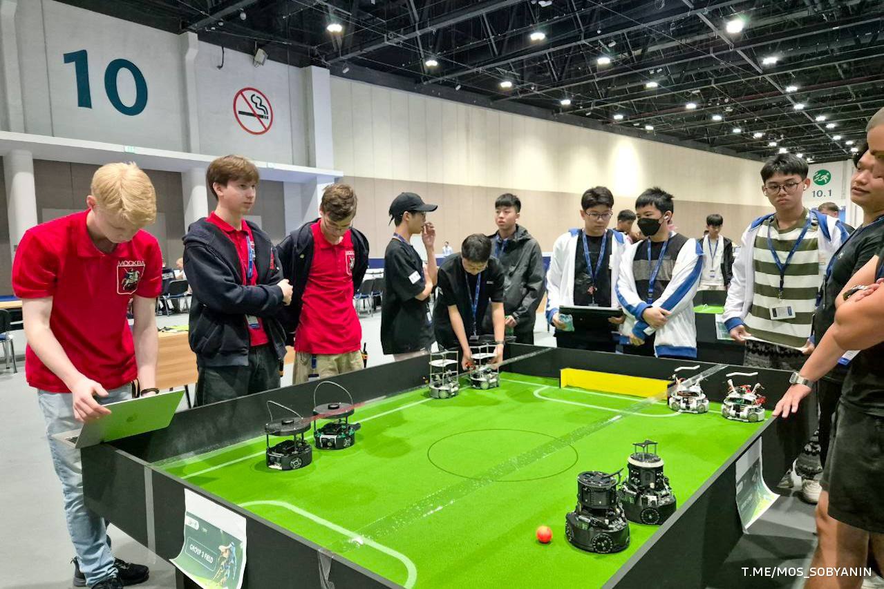 Трое школьников из Москвы заняли первое место на международном чемпионате RoboCup в Абу-Даби Трое школьников из Москвы заняли первое место на международном чемпионате RoboCup в Абу-Даби