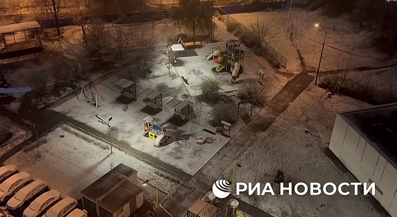 Обещанный мокрый снег накрыл Москву