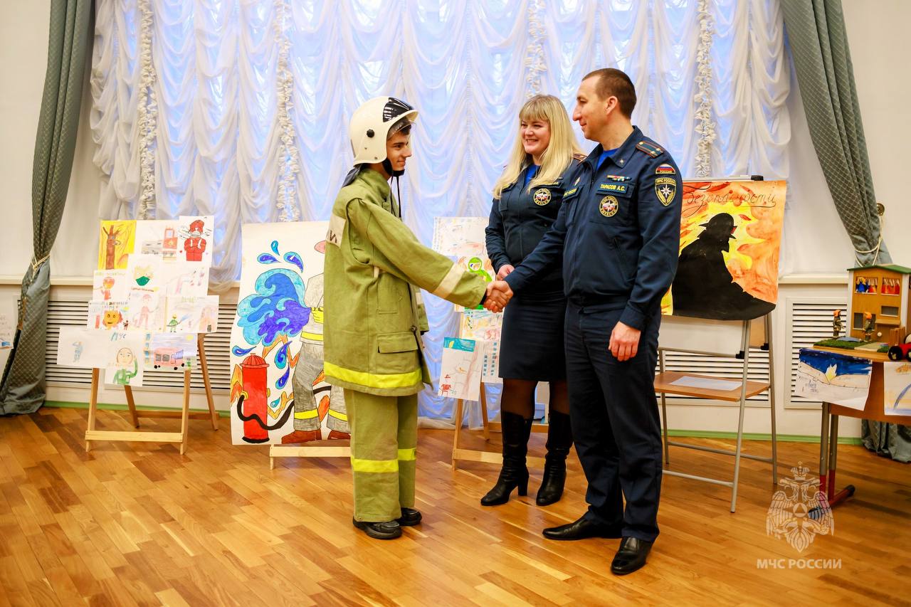 – гордость России!. В преддверии 35-летия МЧС России Управление по САО ГУ МЧС России по г. Москве и центр творчества «Гермес» провели выставку детских поделок «МЧС – гордость России!» – гордость России!. В преддверии 35-летия МЧС России Управление по САО ГУ МЧС России по г. Москве и центр творчества «Гермес» провели выставку детских поделок «МЧС – гордость России!»