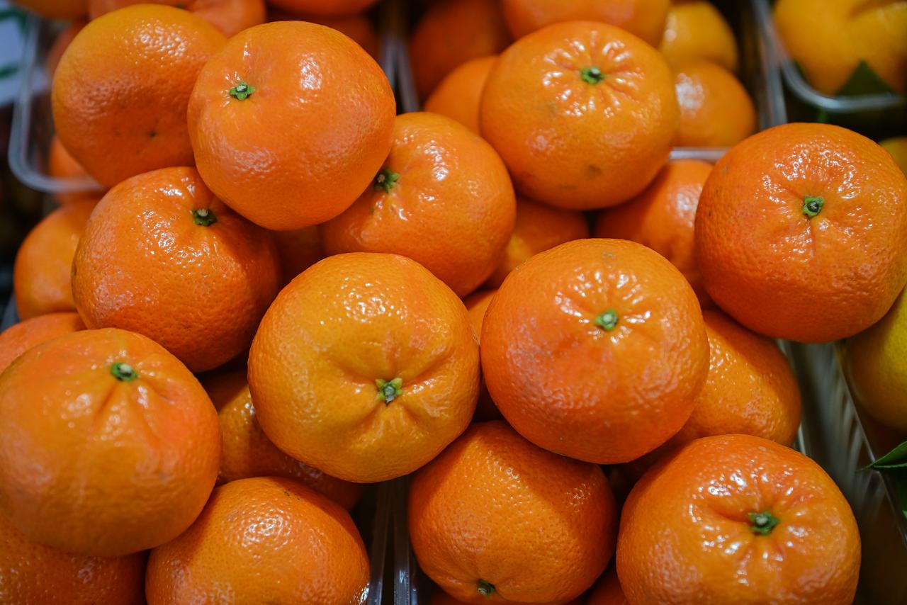 До Нового года еще далеко, а мандаринов хочется уже сейчас? Спасают московские ярмарки, где уже появились первые цитрусовые До Нового года еще далеко, а мандаринов хочется уже сейчас? Спасают московские ярмарки, где уже появились первые цитрусовые