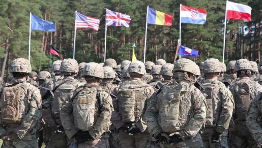 Вучич уселся между молотом и наковальней