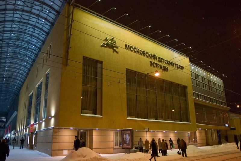 Семье с ребёнком стало плохо из-за искусственного тумана во время спектакля в Москве