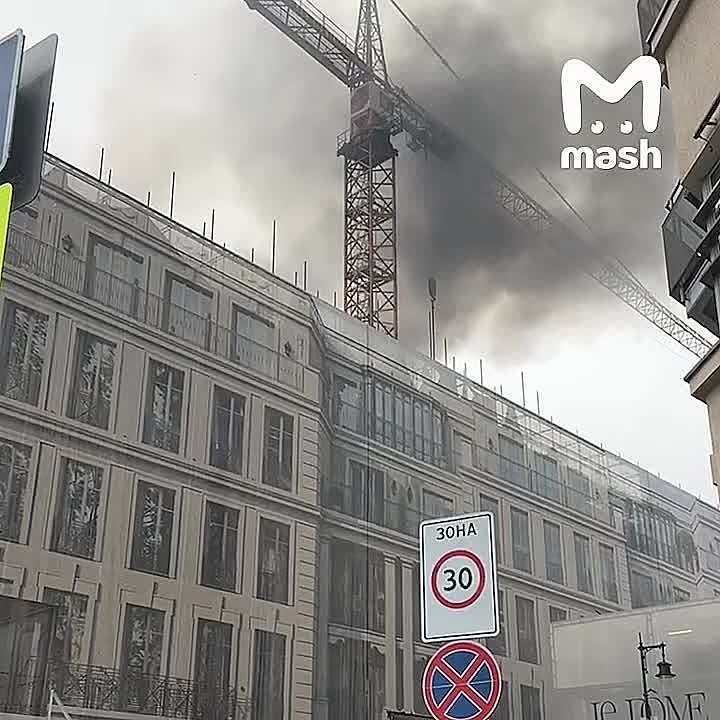 Люкс-недострой ЖК Le Dome горит в Соймоновском проезде в центре Москвы