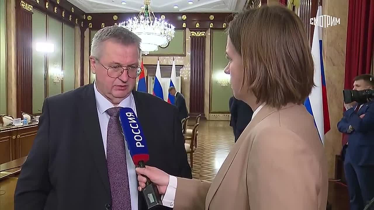 Участники встречи Совета глав правительств ШОС, которая проходит в Москве, обсудят транспортно-логистические вопросы, системы взаимных расчетов, а также упрощенный пропуск грузов в рамках международной торговли