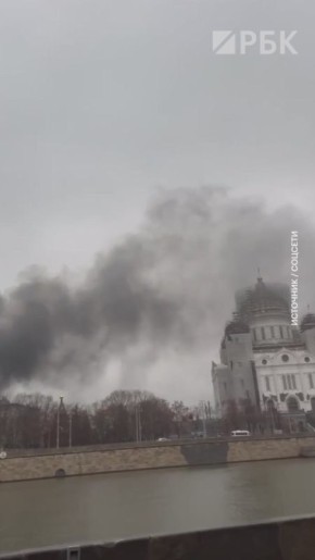 Возгорание произошло в строящемся пятиэтажном здании вблизи Храма Христа Спасителя в Соймоновском проезде в центре Москвы, сообщает столичное управление МЧС