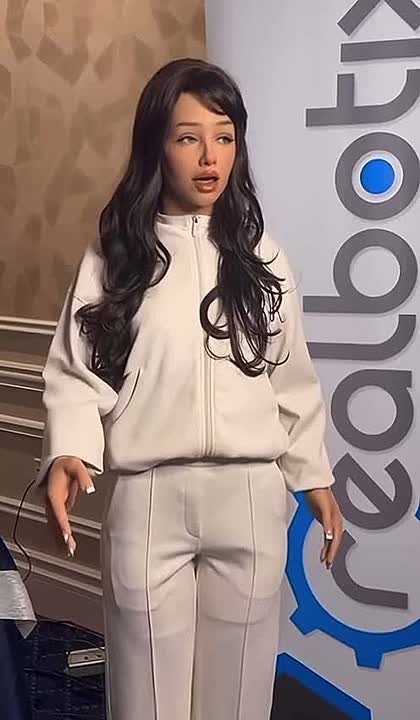 С идеальными пропорциями и не выносит мозг: Китай выпускает огромные партии футуристических «любовных кукол»