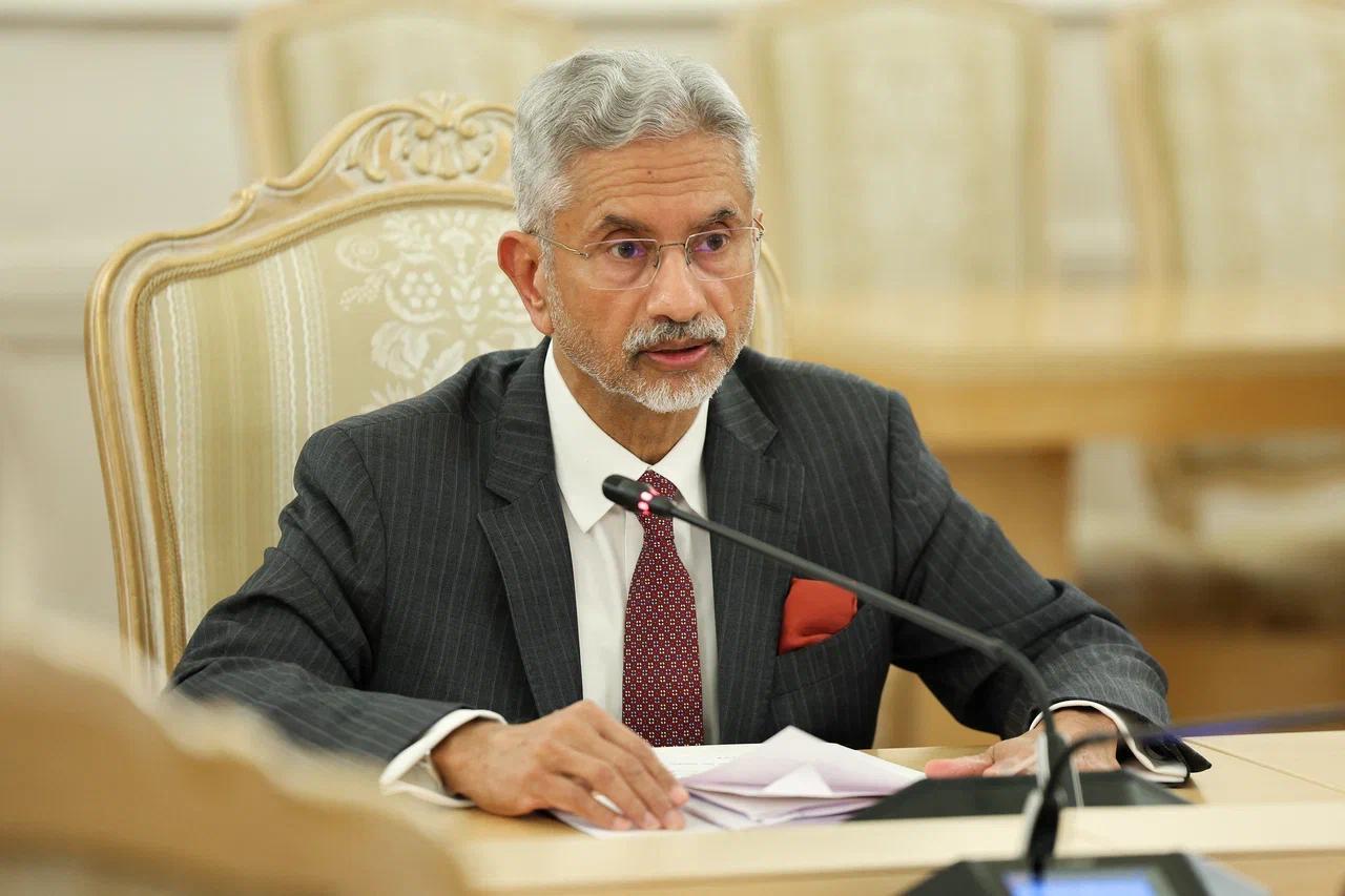 17 ноября Министр иностранных дел Российской Федерации С.В.Лавров провёл переговоры с Министром иностранных дел Республики Индии С.Джайшанкаром, который находится в Москве для участия в заседании Совета глав правительств... 17 ноября Министр иностранных дел Российской Федерации С.В.Лавров провёл переговоры с Министром иностранных дел Республики Индии С.Джайшанкаром, который находится в Москве для участия в заседании Совета глав правительств...