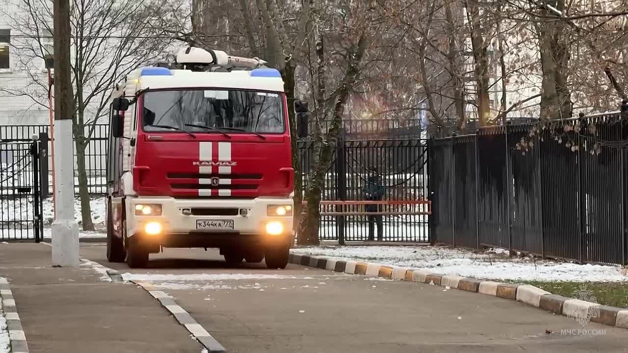 Представители МЧС России провели профилактическое занятие для учащихся школы №2200