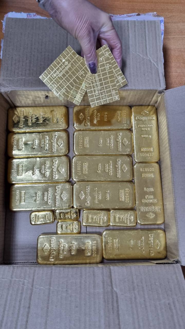 А у вас есть фото с парой десятков золотых слитков? У судебных приставов — да А у вас есть фото с парой десятков золотых слитков? У судебных приставов — да