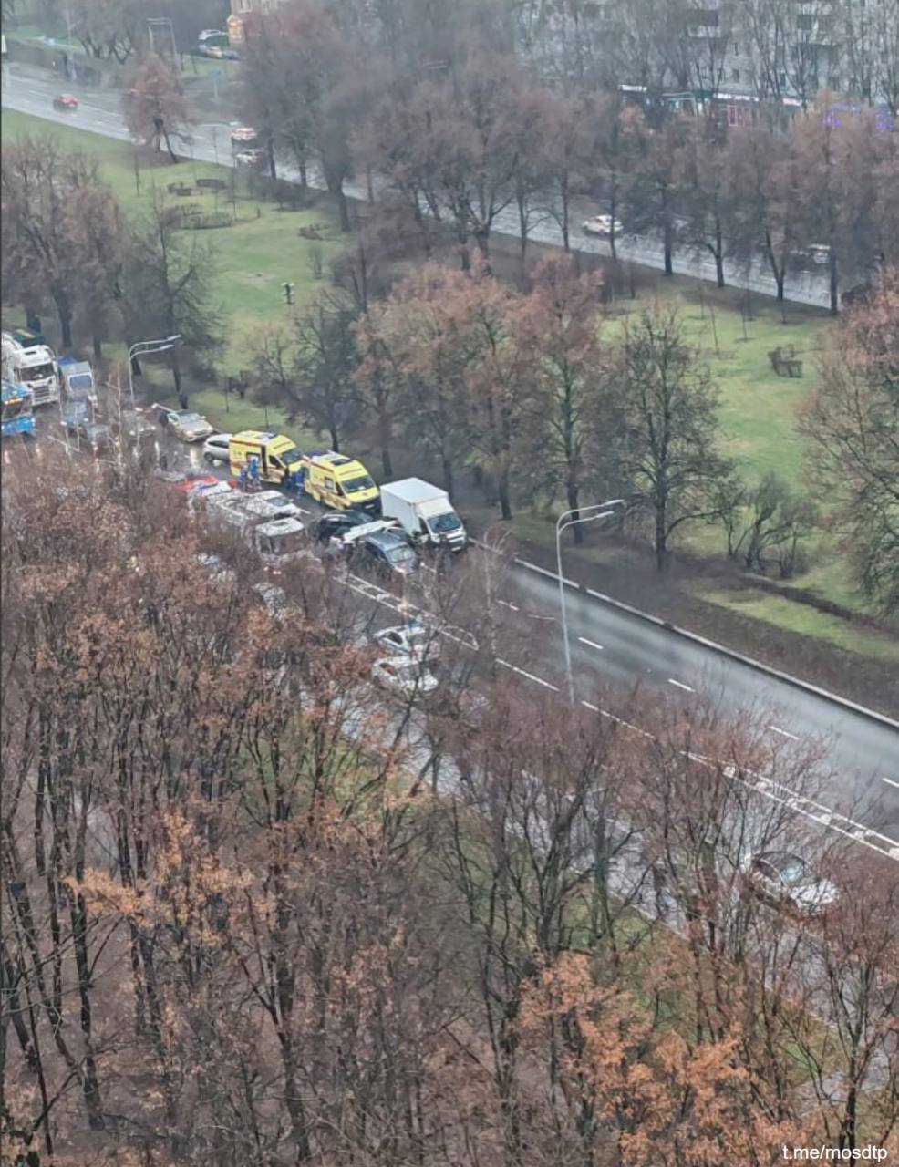 Три человека пострадали в результате массового ДТП с участием четырех автомобилей на юге Москвы, сообщили в столичной Госавтоинспекции