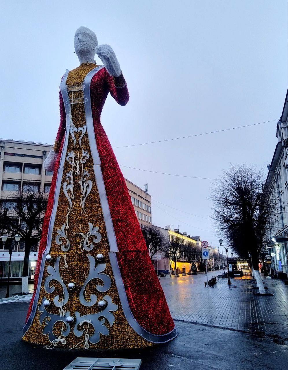 10метровая снегурочка пугает жителей Орла 10метровая снегурочка пугает жителей Орла