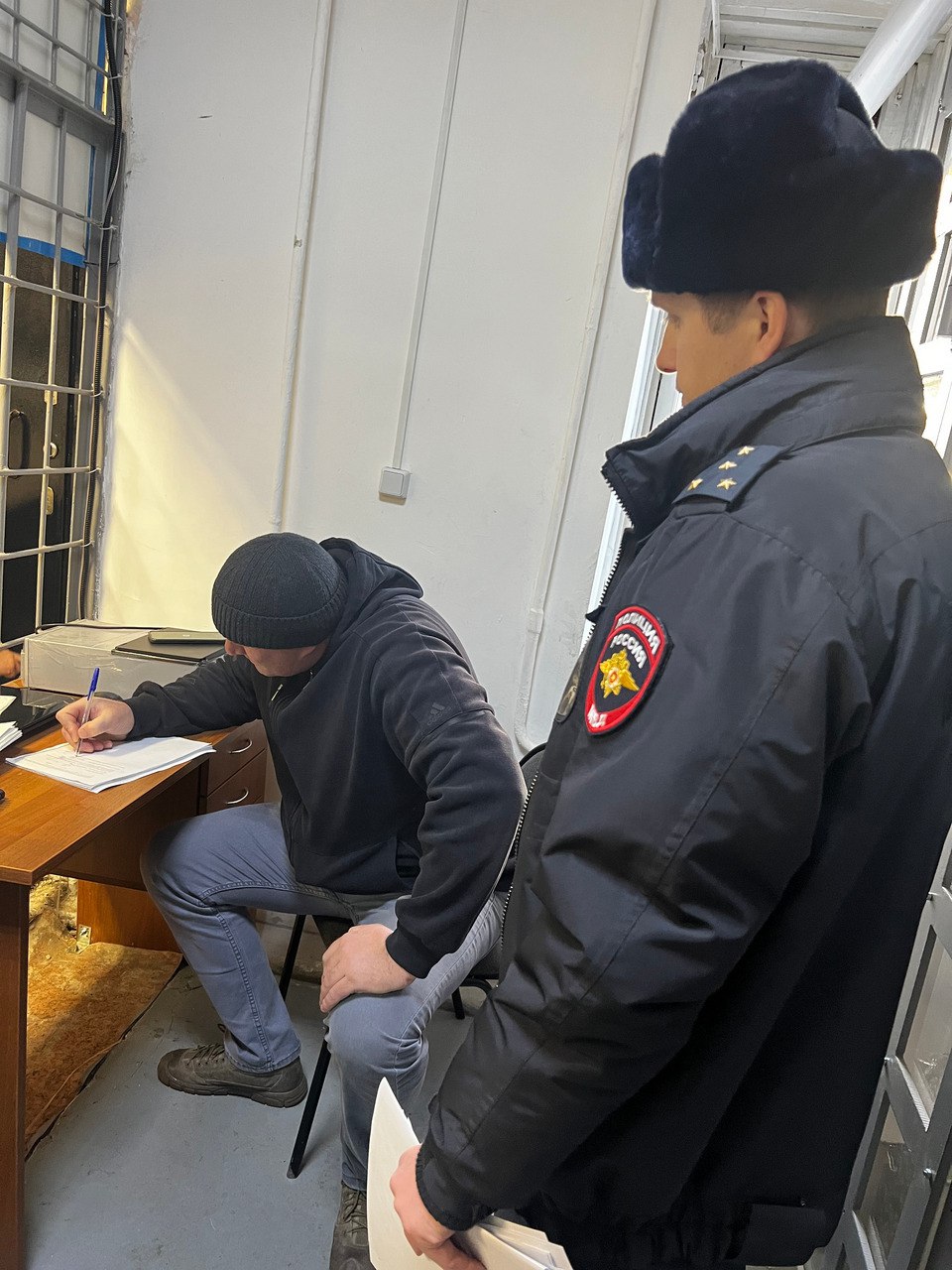 За нарушение общественного порядка при посадке в самолет «Пермь – Москва» транспортные полицейские привлекли к ответственности 43-летнего авиапассажира