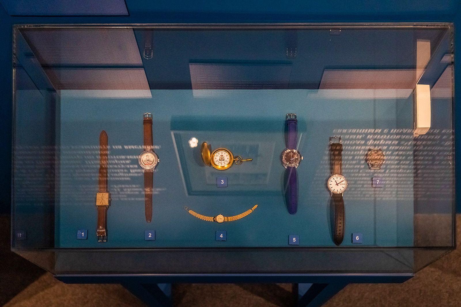 Более 100 механизмов и графических изображений можно увидеть на выставке «Тайна идущего времени» Более 100 механизмов и графических изображений можно увидеть на выставке «Тайна идущего времени»