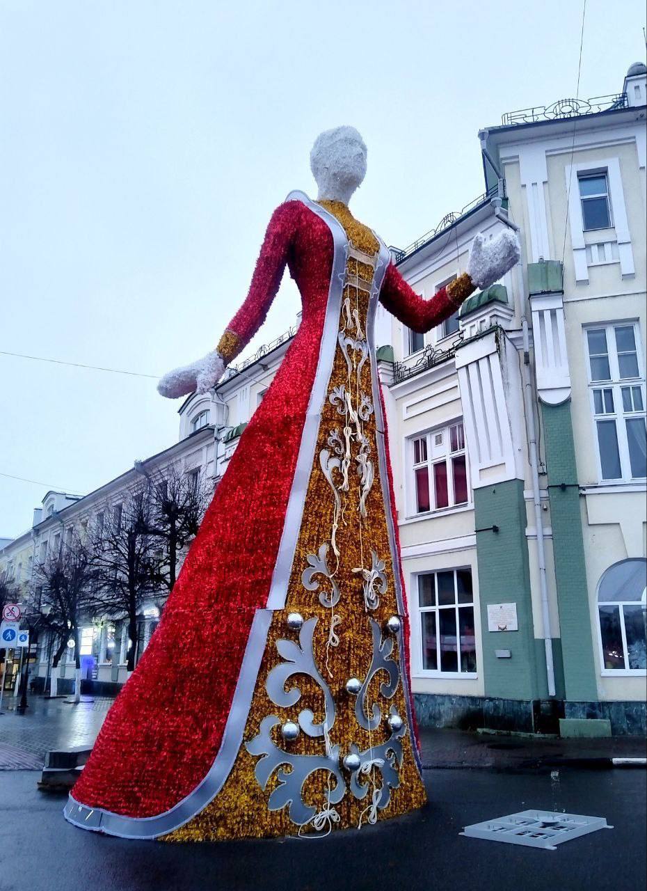 10метровая снегурочка пугает жителей Орла 10метровая снегурочка пугает жителей Орла