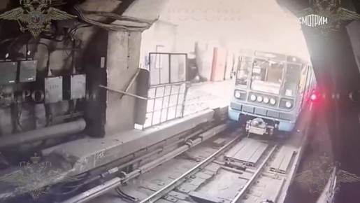 Полиция задержала двух мужчин, которые пробрались в тоннель метро на станции "Белорусская" в Москве, сообщила Ирина Волк