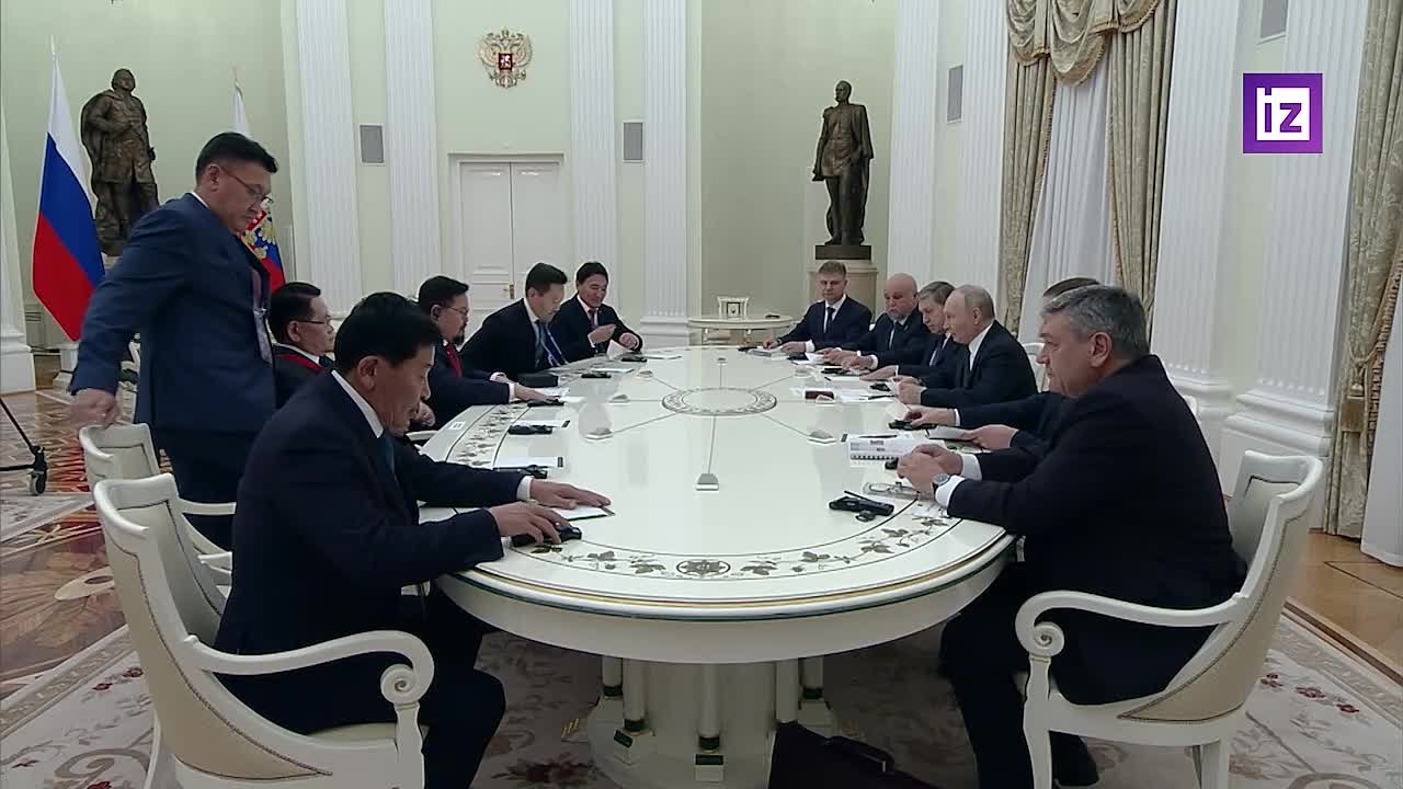 Владимир Путин провёл рабочую встречу с премьер-министром Монголии Занданшатаром