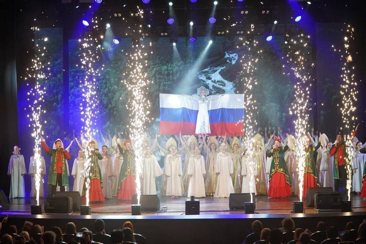 Певец и композитор, член комиссии МГД по культуре и массовым коммуникациям Родион Газманов (фракция партии «Единая Россия») выступил на патриотическом концерте «На линии жизни» для белгородцев: Певец и композитор, член комиссии МГД по культуре и массовым коммуникациям Родион Газманов (фракция партии «Единая Россия») выступил на патриотическом концерте «На линии жизни» для белгородцев: