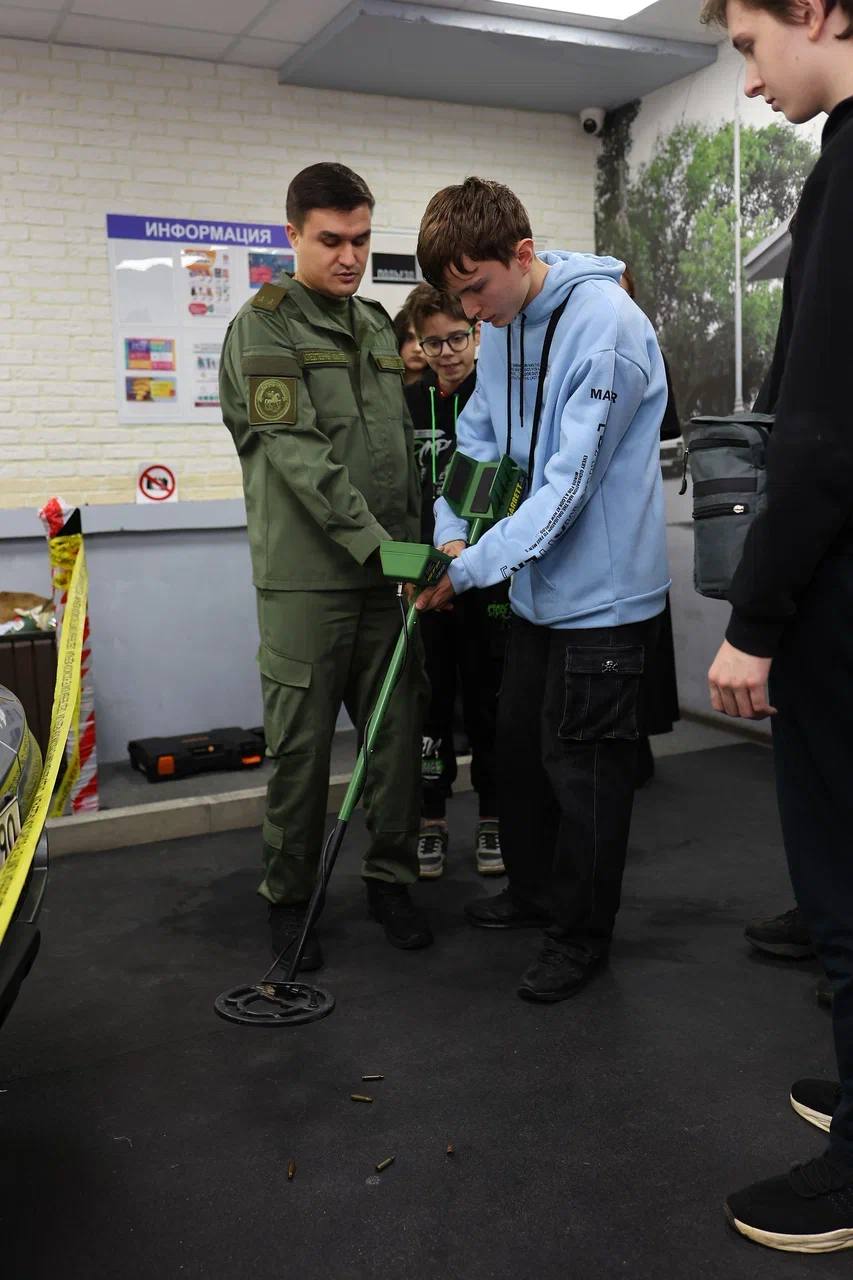 Сотрудники столичного СК России провели для участников проекта «ПРОГероев» мастер-класс и экскурсию по криминалистическому полигону Сотрудники столичного СК России провели для участников проекта «ПРОГероев» мастер-класс и экскурсию по криминалистическому полигону