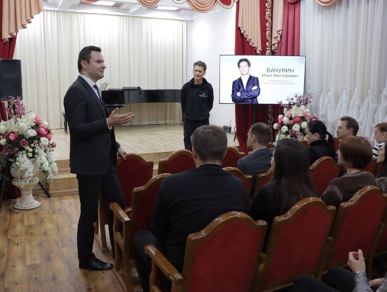 Коллектив Донецкой Филармонии - братья по оружию Культбригады Москонцерта Коллектив Донецкой Филармонии - братья по оружию Культбригады Москонцерта