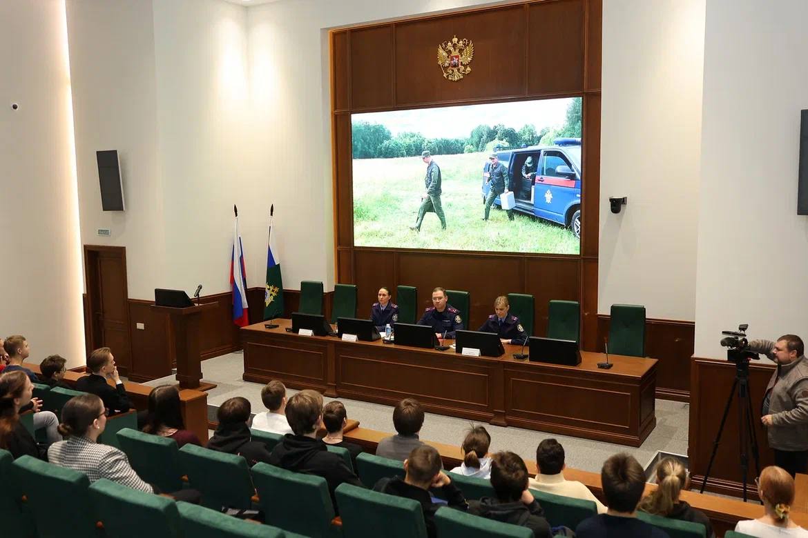 Сотрудники столичного СК России провели для участников проекта «ПРОГероев» мастер-класс и экскурсию по криминалистическому полигону Сотрудники столичного СК России провели для участников проекта «ПРОГероев» мастер-класс и экскурсию по криминалистическому полигону