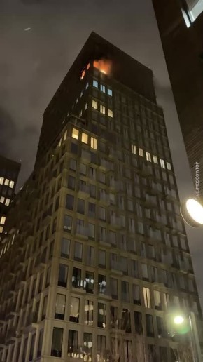 В элитном ЖК "Lucky" в Москве загорелась квартира на 19 этаже, пожар уже удалось локализовать, сообщает МЧС столицы
