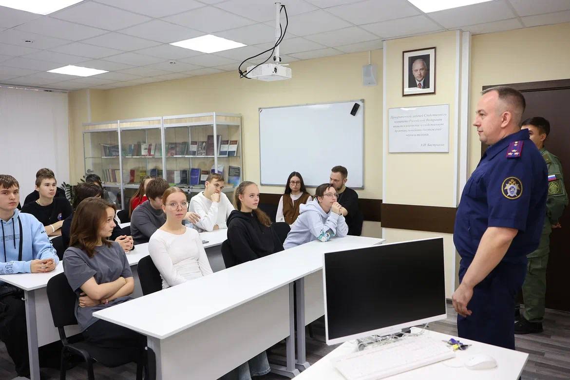 Сотрудники столичного СК России провели для участников проекта «ПРОГероев» мастер-класс и экскурсию по криминалистическому полигону Сотрудники столичного СК России провели для участников проекта «ПРОГероев» мастер-класс и экскурсию по криминалистическому полигону