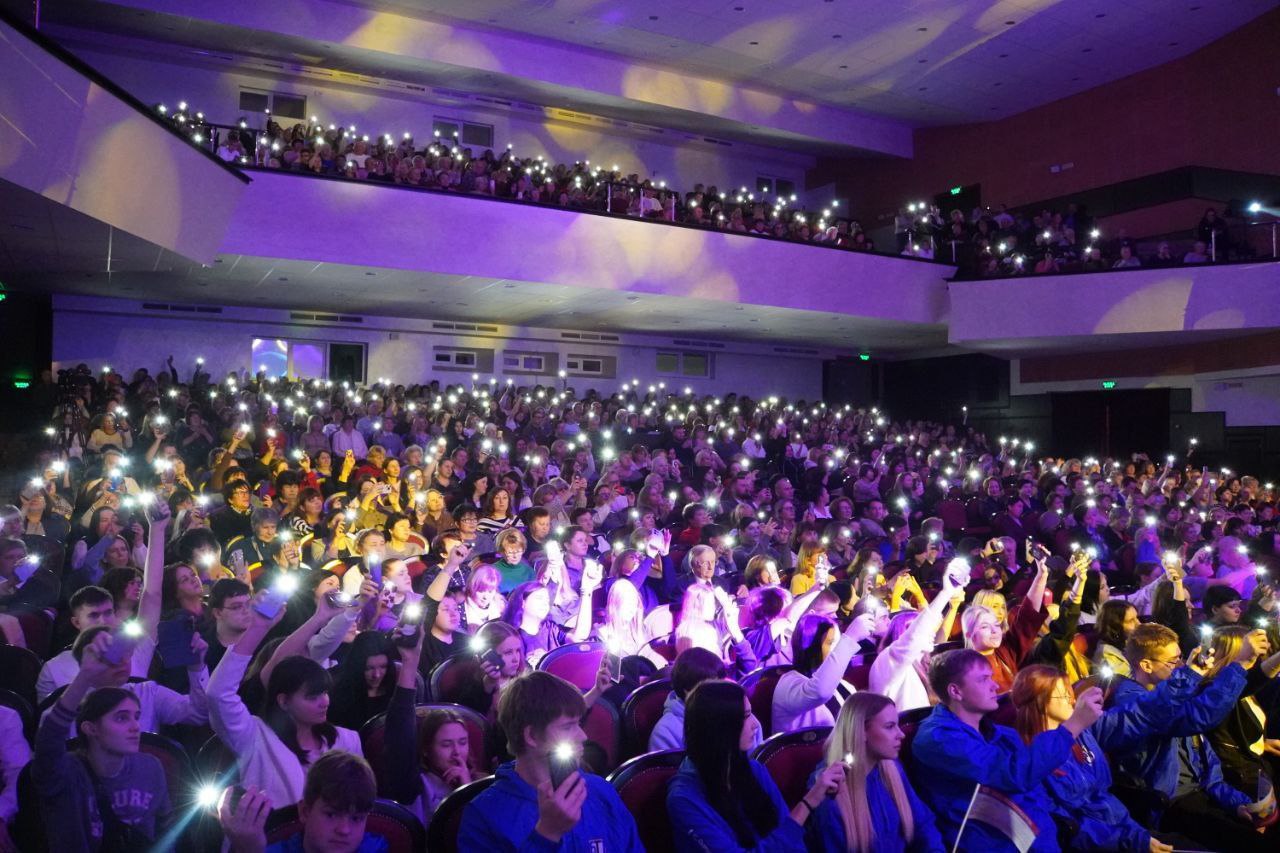 Певец и композитор, член комиссии МГД по культуре и массовым коммуникациям Родион Газманов (фракция партии «Единая Россия») выступил на патриотическом концерте «На линии жизни» для белгородцев: Певец и композитор, член комиссии МГД по культуре и массовым коммуникациям Родион Газманов (фракция партии «Единая Россия») выступил на патриотическом концерте «На линии жизни» для белгородцев: