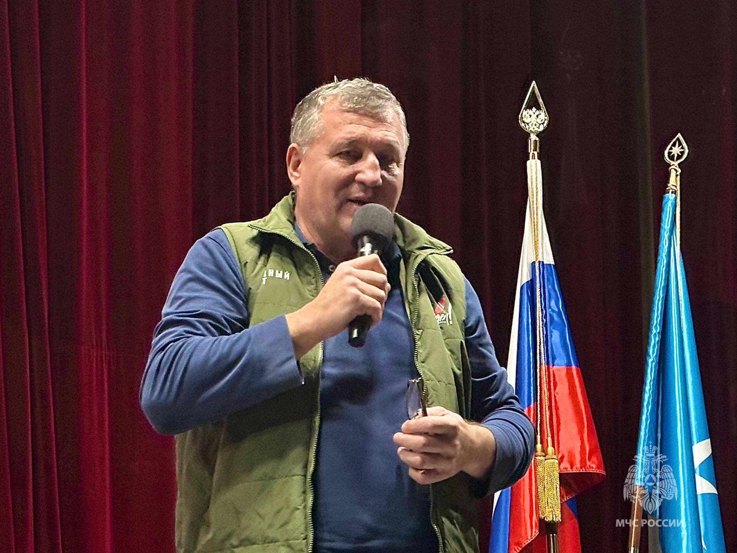 «Тем немногим, которые спасают многих»: в столичном Главке МЧС России прошло патриотическое мероприятие «Тем немногим, которые спасают многих»: в столичном Главке МЧС России прошло патриотическое мероприятие