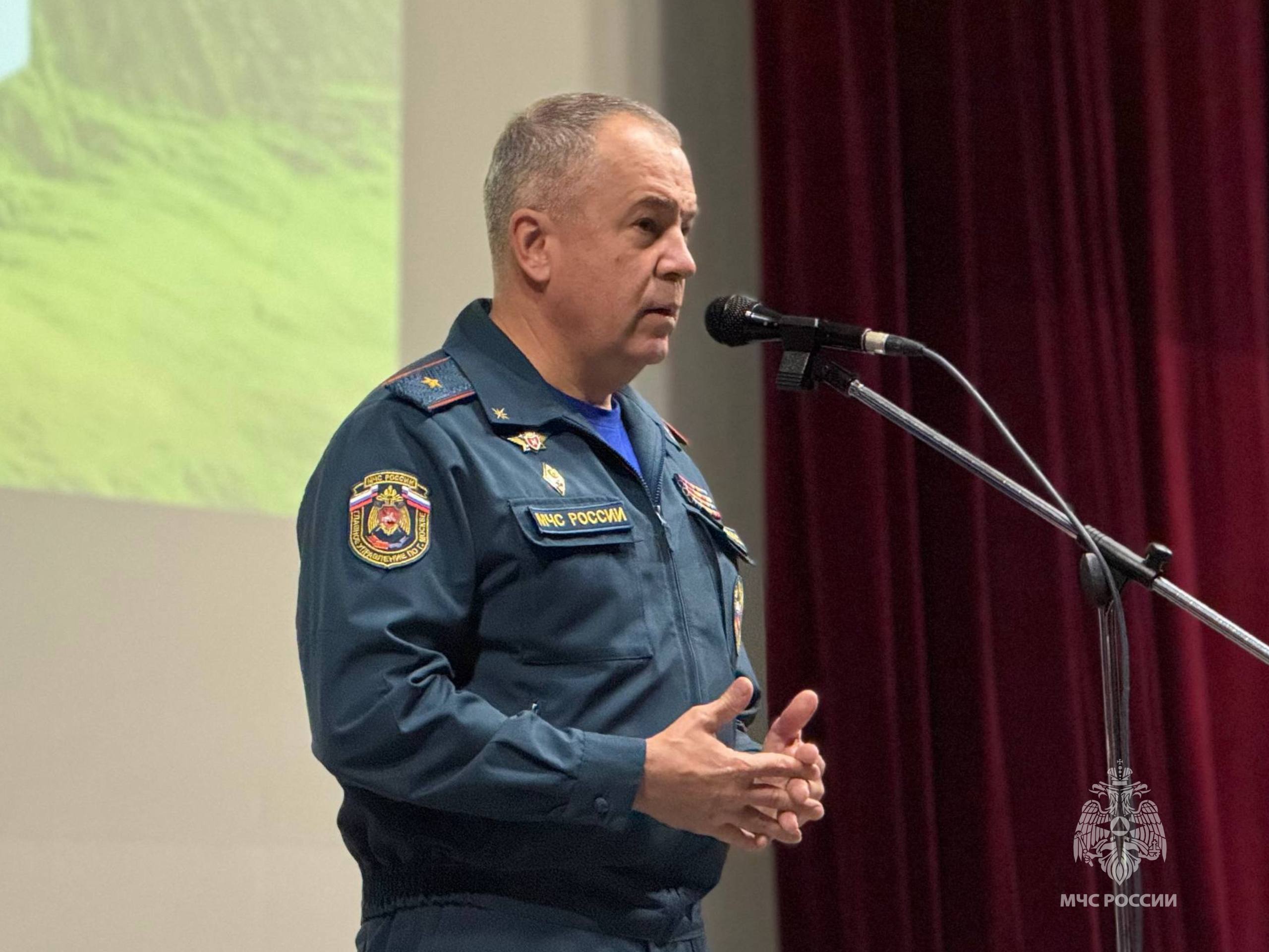 «Тем немногим, которые спасают многих»: в столичном Главке МЧС России прошло патриотическое мероприятие «Тем немногим, которые спасают многих»: в столичном Главке МЧС России прошло патриотическое мероприятие