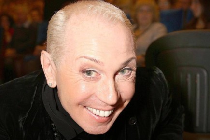 Двойника Аллы Пугачёвой, пародиста Александра Пескова, объявили в розыск судебные приставы — из-за долга в 13 млн рублей