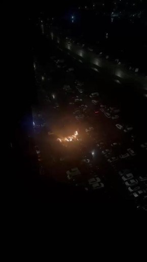 Семь автомобилей и два мотоцикла сгорели ночью на Донецкой улице в Москве