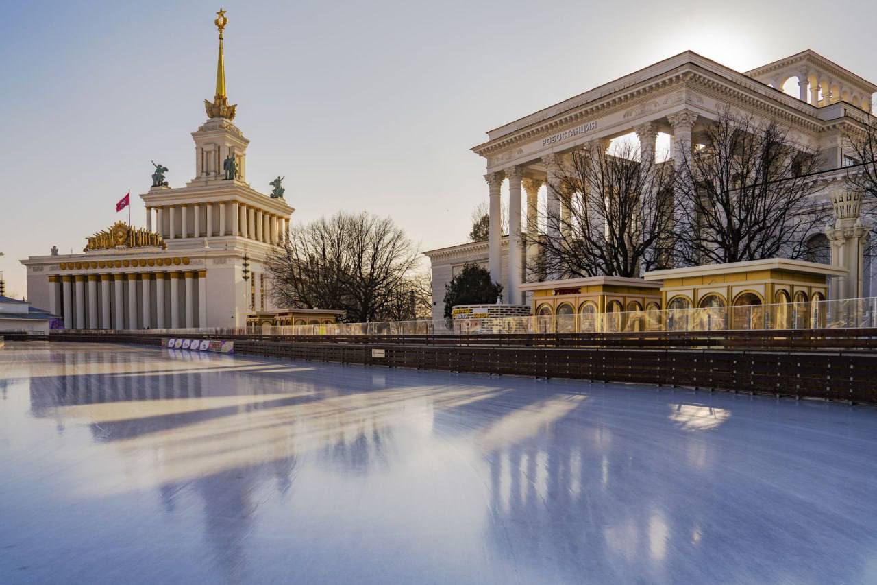 Уже завтра откроется каток на ВДНХ, а в ближайшую пятницу и субботу всех гостей ждут праздничные мероприятия Уже завтра откроется каток на ВДНХ, а в ближайшую пятницу и субботу всех гостей ждут праздничные мероприятия