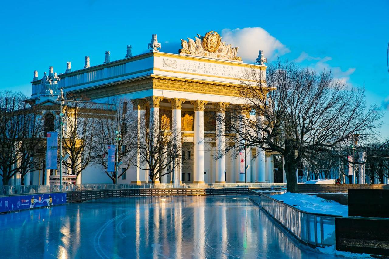 Уже завтра откроется каток на ВДНХ, а в ближайшую пятницу и субботу всех гостей ждут праздничные мероприятия Уже завтра откроется каток на ВДНХ, а в ближайшую пятницу и субботу всех гостей ждут праздничные мероприятия