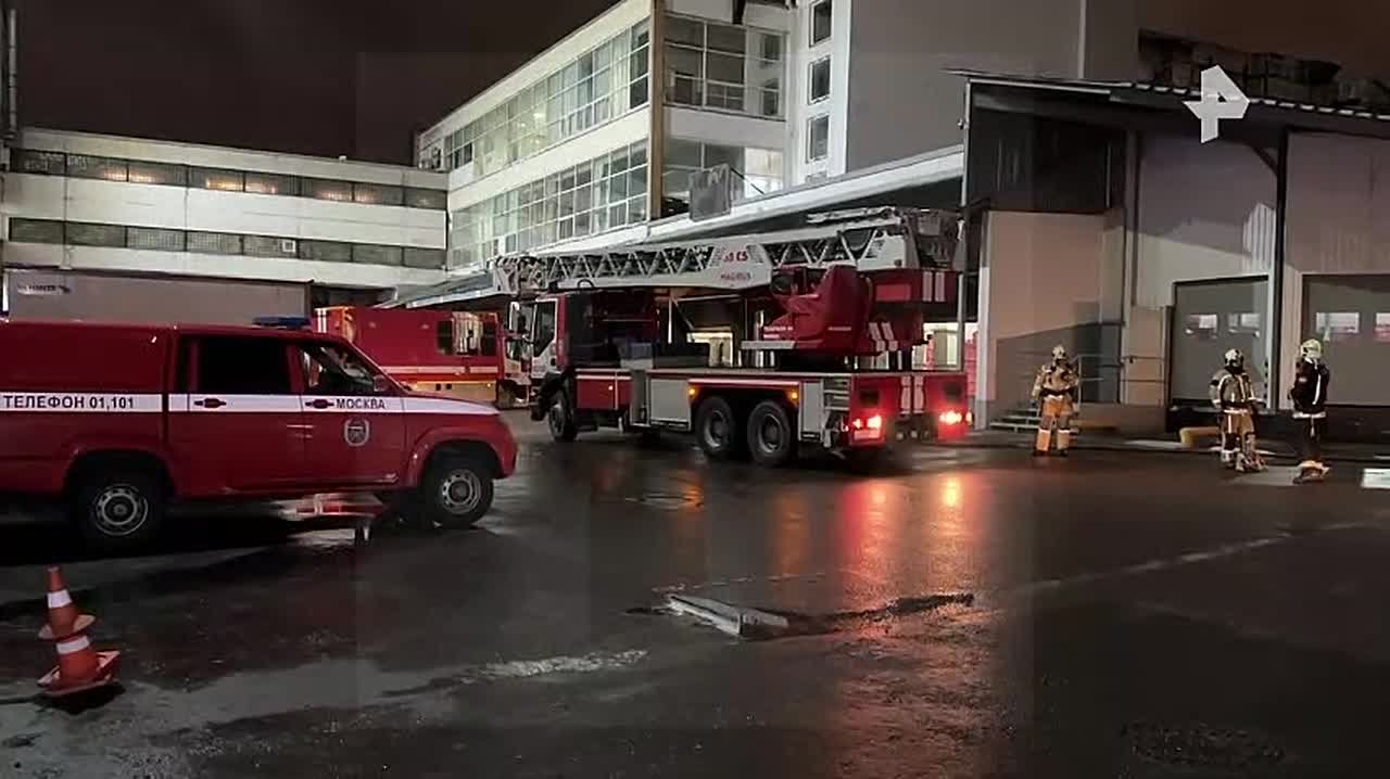 Сотрудница хлебокомбината пострадала при пожаре на предприятии на юго-западе Москвы, сообщил источник РЕН ТВ