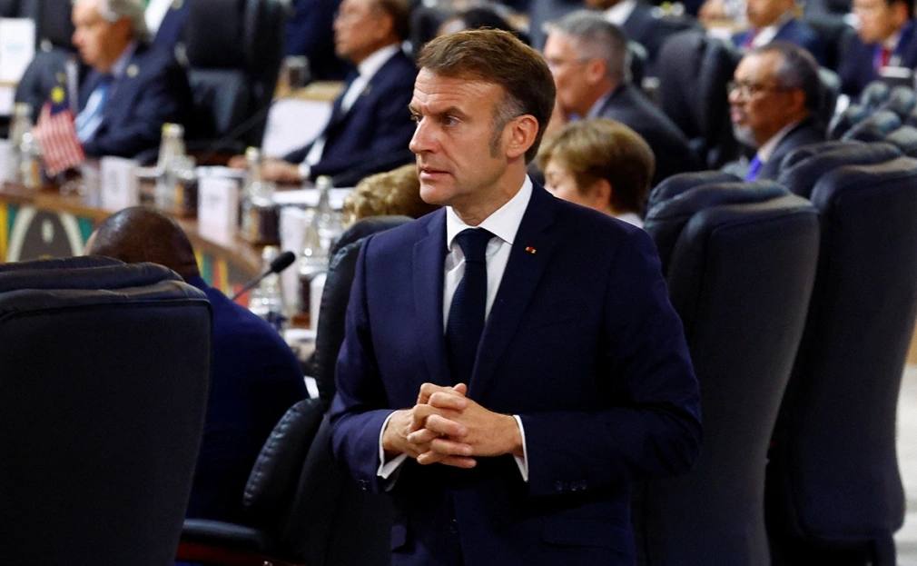 Необходимы надежные гарантии безопасности как для Украины, так и для Европы, для Киева «первой гарантией безопасности» является «возрождение украинской армии», заявил в интервью RTL французский президент Эмманюэль Макрон