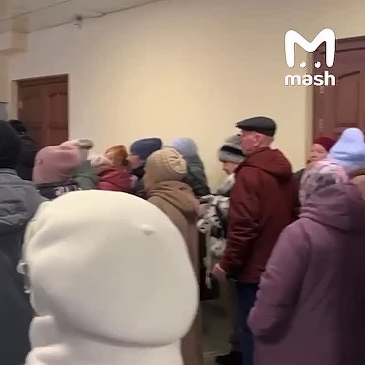 Сотни килограммов поддельной чёрной икры из Китая прибыли в Россию