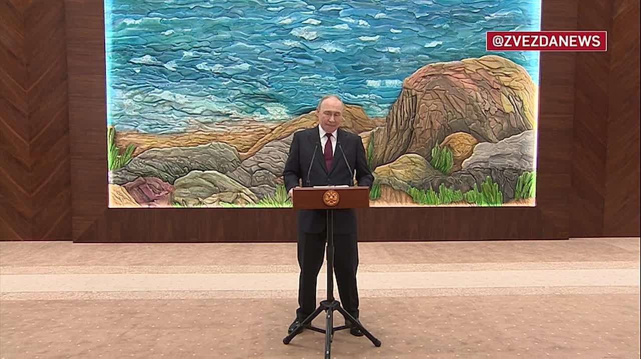 Переговорщиками по Украине со стороны России будут Владимира Мединский, Юрий Ушаков и представители МИД, заявил Владимир Путин