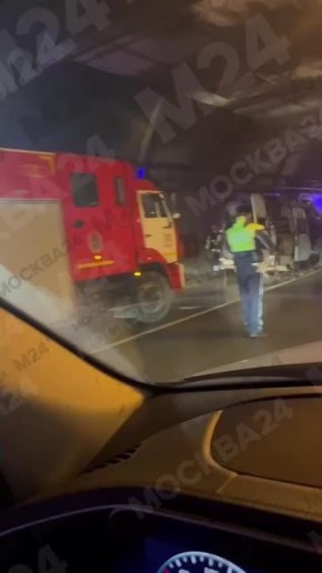 Микроавтобус загорелся в Северо-Западном тоннеле на проспекте Маршала Жукова