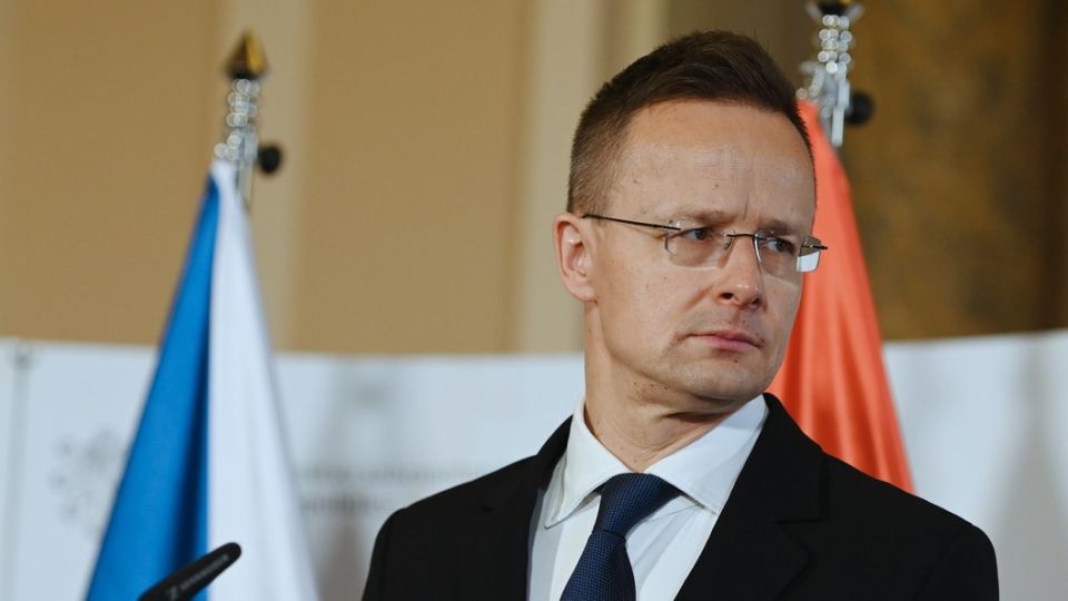 Сийярто заявил, что Европа готовится к конфликту с Россией