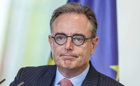              ,  -        La Libre,       