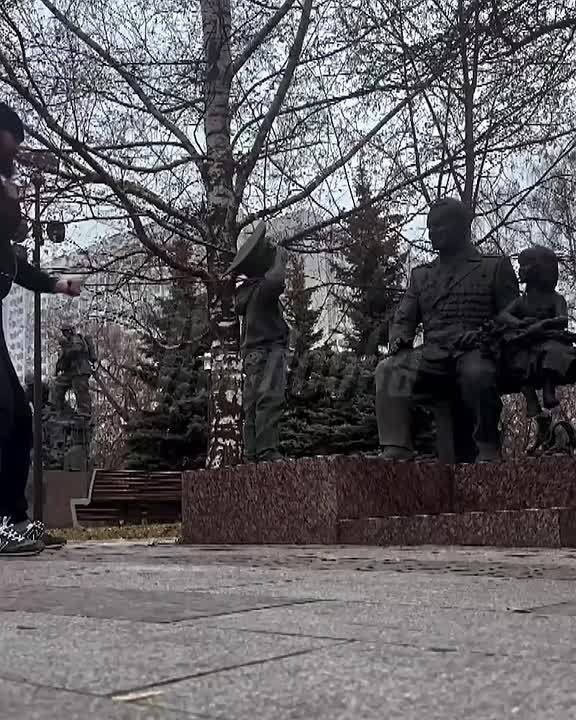 Покусился на святое — получи ответку: боец ММА осквернил память героев МЧС