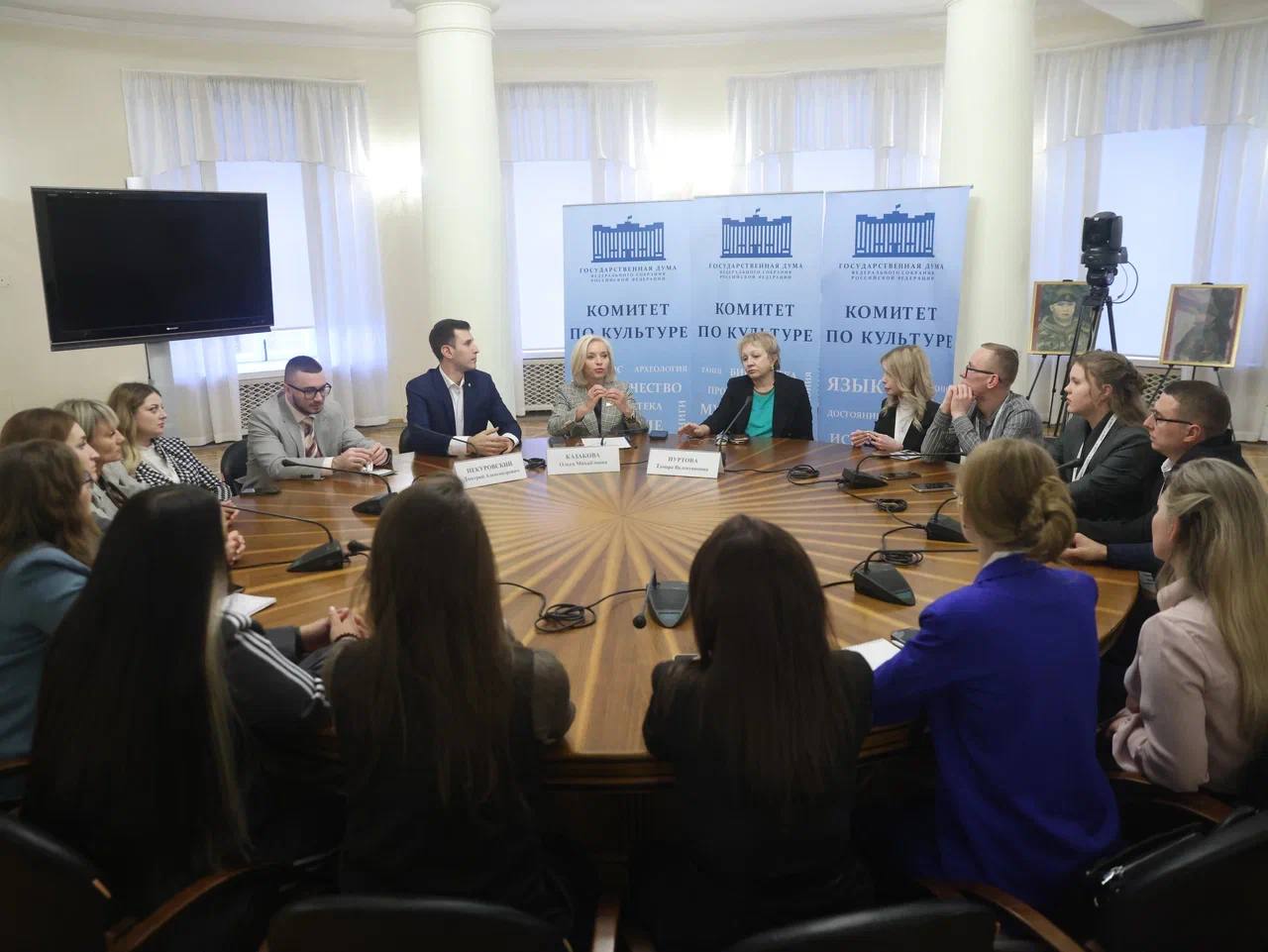 Ольга Казакова: Встретилась в Государственной Думе с молодыми работниками сельских учреждений культуры,которые приехали в Москву на Форум молодых аграриев