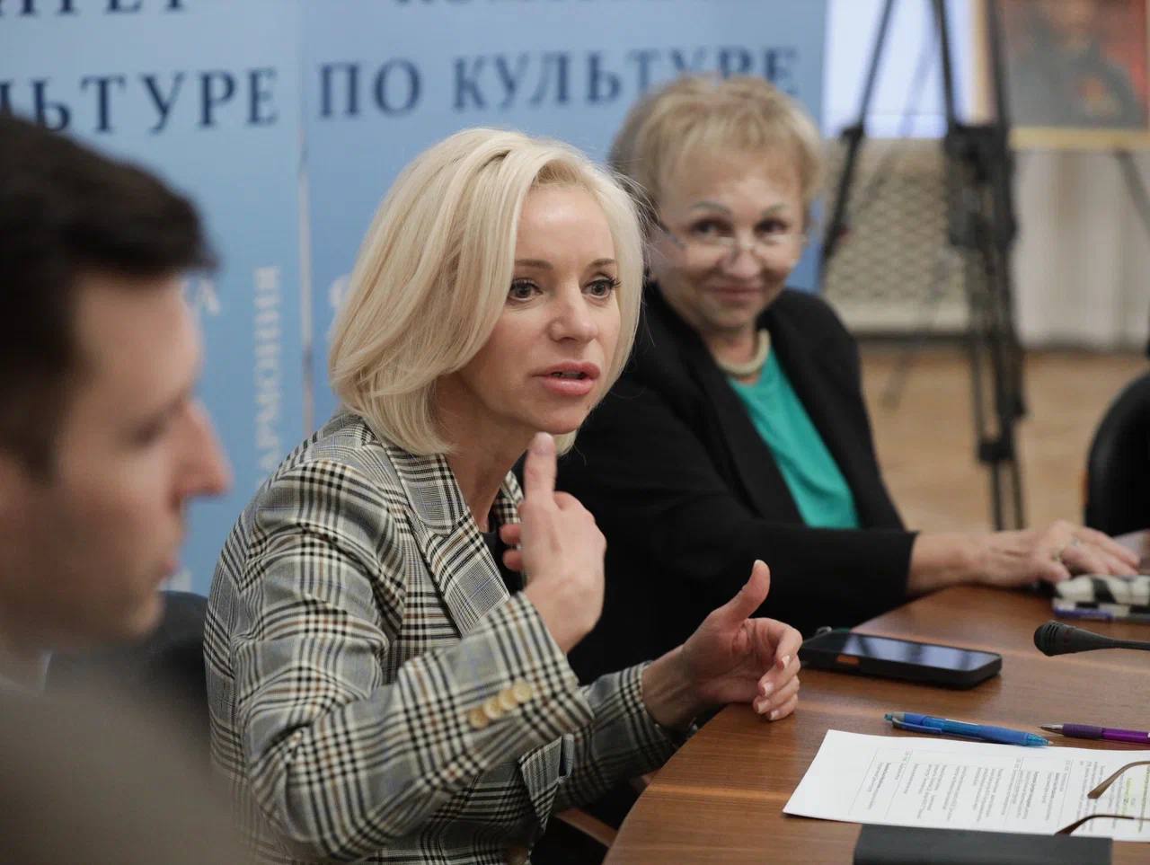 Ольга Казакова: Встретилась в Государственной Думе с молодыми работниками сельских учреждений культуры,которые приехали в Москву на Форум молодых аграриев Ольга Казакова: Встретилась в Государственной Думе с молодыми работниками сельских учреждений культуры,которые приехали в Москву на Форум молодых аграриев