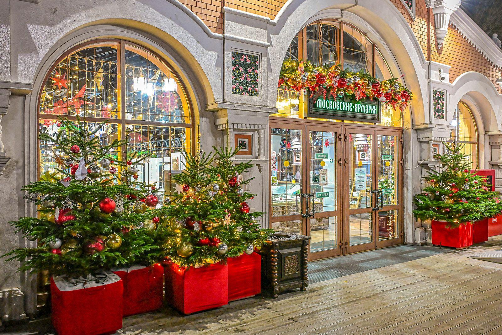 Московские ярмарки выходного дня и межрегиональные площадки украсили перед новогодними праздниками Московские ярмарки выходного дня и межрегиональные площадки украсили перед новогодними праздниками