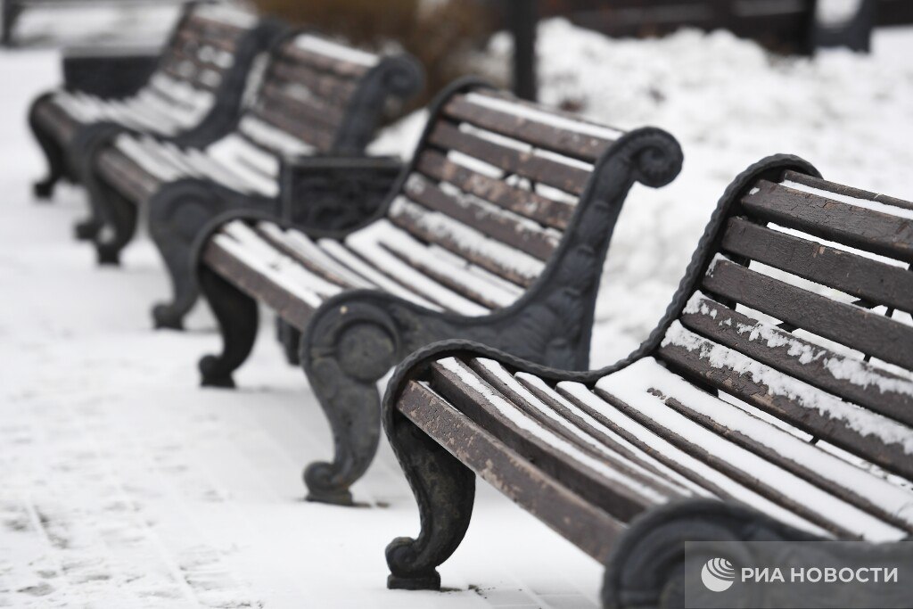 Начало декабря в Москве стало бесснежным всего лишь четвертый раз с начала XXI века, но в начале следующей недели погода вновь попытается перейти на зимние рельсы, рассказал синоптик «Фобоса» Михаил Леус