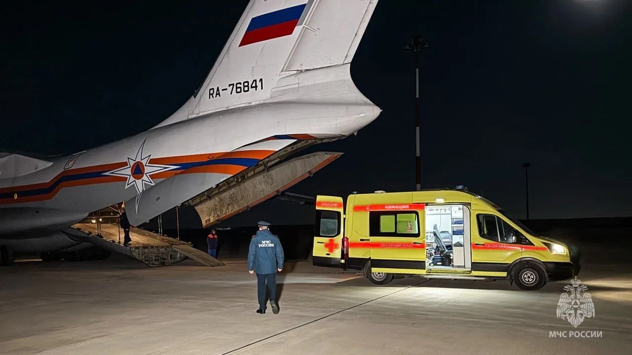 Спецборт МЧС доставил в Москву пострадавшую от вражеской атаки девочку из Севастополя Спецборт МЧС доставил в Москву пострадавшую от вражеской атаки девочку из Севастополя